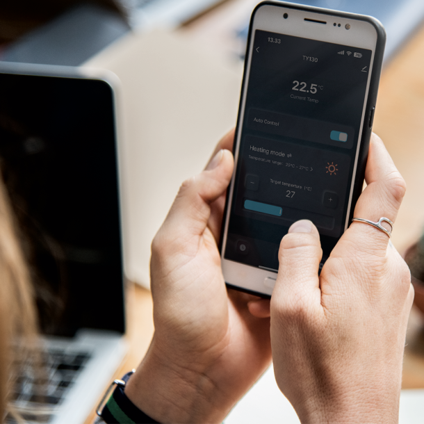 WiFi stikkontakt TY130 m/ temperaturfler