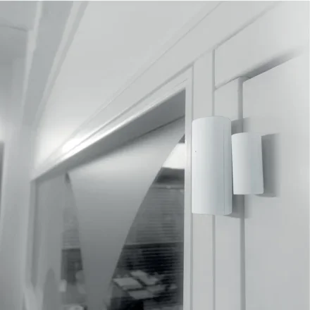 Magnetsensor monteret p� vindueskarm