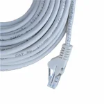Oprullet gr� netv�rkskabel med RJ45-stik og p�trykt kabeltekst