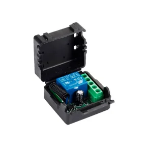 433 MHz modtagerboks med rel�, �ben og synlig indmad