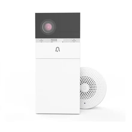 Hvid wifi d�rklokke med kamera set forfra ved siden af d�rgongon