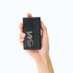 Sort batteripakke p� 2000 mAh holdt i h�nden