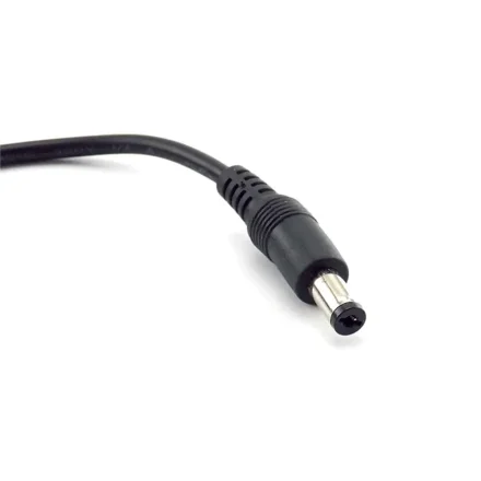 N�rbillede af DC-stik p� str�mforsyningskabel