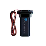 Sort GPS-tracker med tilsluttet str�m- og signalkabel