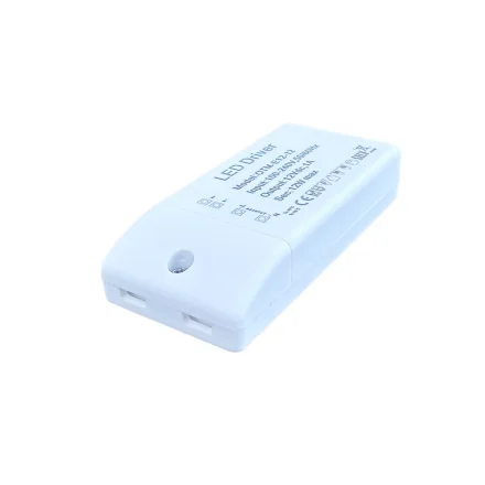 LED driver 12V DC 1A fotograferet i vinkel s� terminaler ses forneden