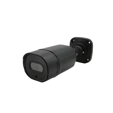 Sort PoE bulletkamera i 4K set skr�t fra siden med monteringsbeslag