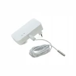 Hvid WiFi-enhed med stik og tilsluttet temperaturf�ler