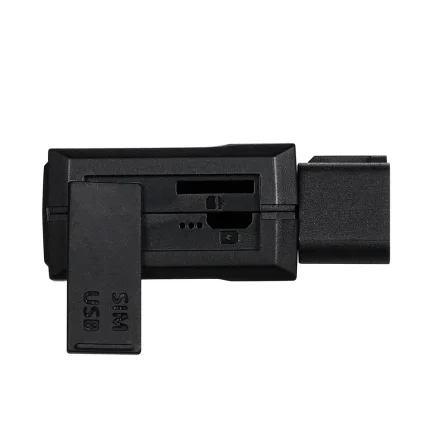 OBD GPS-tracker set fra siden med �ben SIM- og USB-l�ge