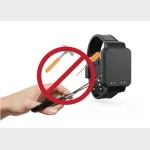 Forbudsskilt mod at skille GPS-tracker armb�nd ad med v�rkt�j